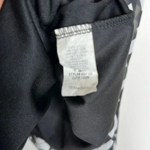 Black & White Dress - Picture 9 of 11